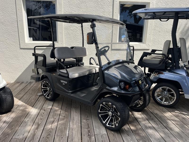 新款 Cushman Shuttle 2+2 高尔夫球车