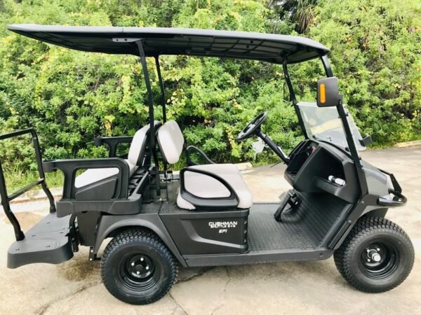 Consola del conductor del Cushman Shuttle 2+2 Gas 2024 en Belle Meade Country Club.