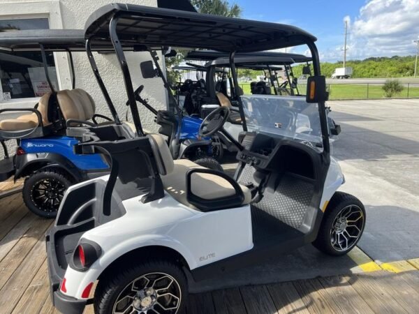 Front view of 2024 E-Z-GO Freedom RXV ELiTE Lithium Bright White in Charlotte North Carolina