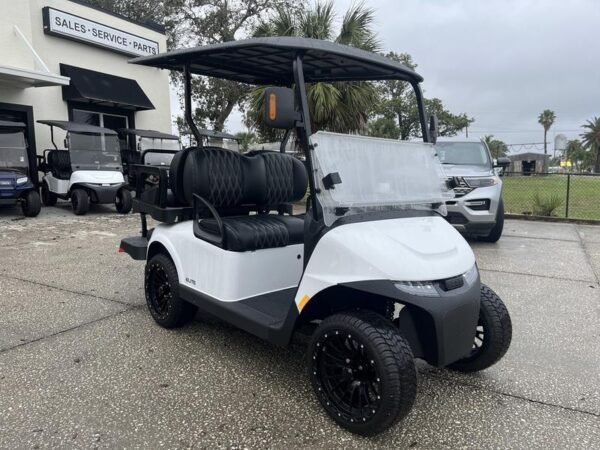 Front view of 2024 E-Z-GO Freedom RXV ELiTE Lithium Bright White in Columbus Ohio
