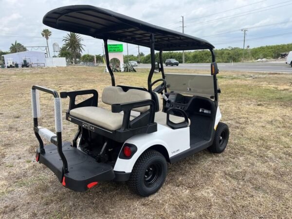 Assentos internos do EZ-GO Valor EX1 Gas Bright White 2024 em Cincinnati, Ohio