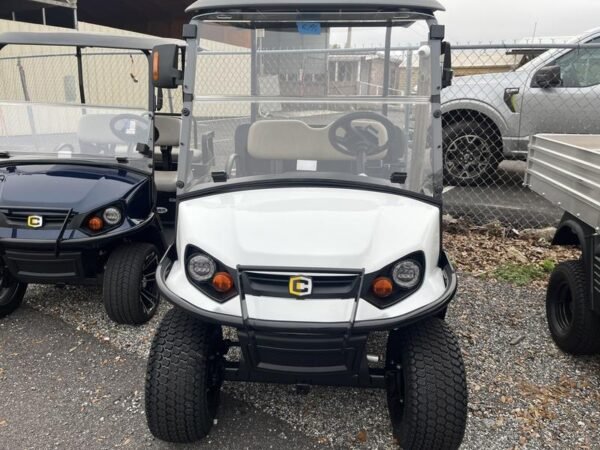 Side profile of the 2025 Cushman Hauler 800X ELiTE Lithium Electric in Dublin, Ohio.