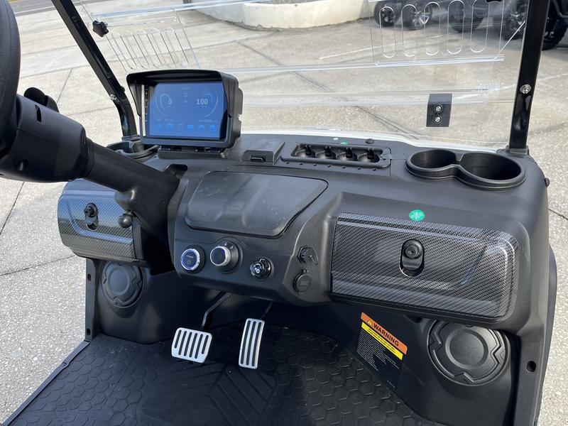Dashboard and steering of 2025 Evolution D5-Maverick 4 golf cart