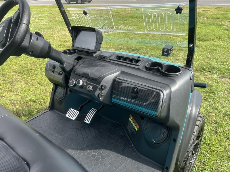 Dashboard and steering of 2025 Evolution D5-Maverick 4 golf cart