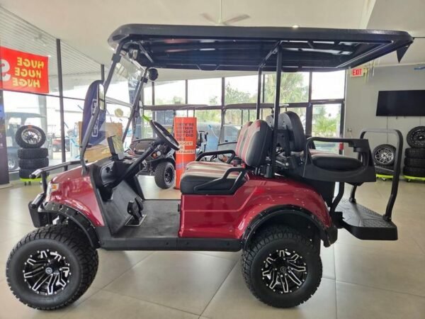 الملف الجانبي لطائرة 2025 Star EV CP-2+2 التي تم رفعها في نادي McCormick Ranch للغولف في سكوتسديل.