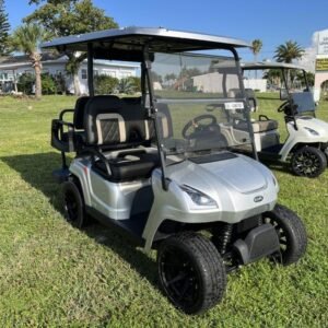 2025 款 Star EV Sirius 2+2 在德克萨斯州奥斯汀的后排座椅和货物区域。