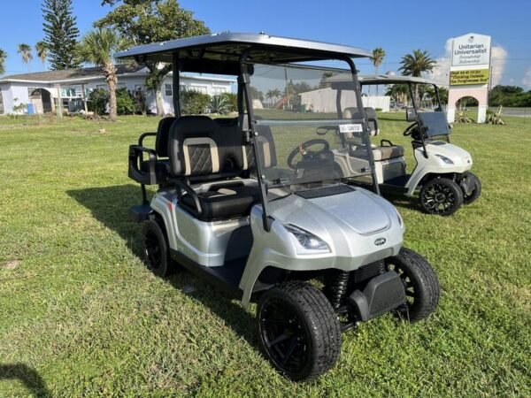 Asientos traseros y área de carga del Star EV Sirius 2+2 2025 en Austin, Texas.