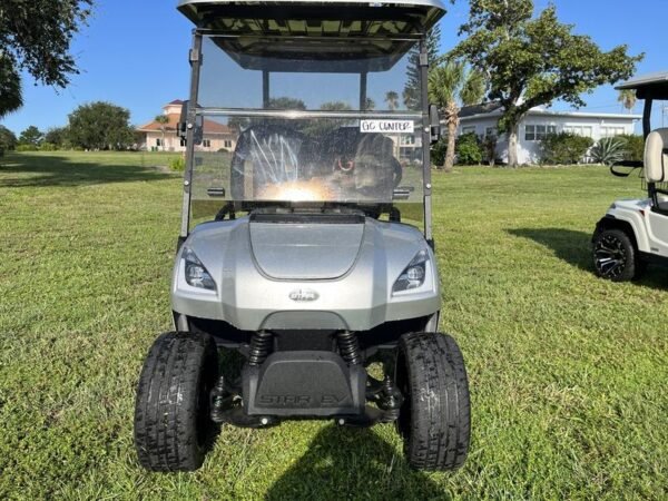 Vista lateral del Star EV Sirius 2+2 2025 en Barton Creek Resort & Spa.