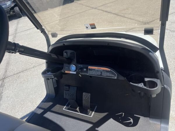 Geländereifen und Fahrwerk am 2025 Club Car Onward 2-Sitzer HP Lithium Virginia