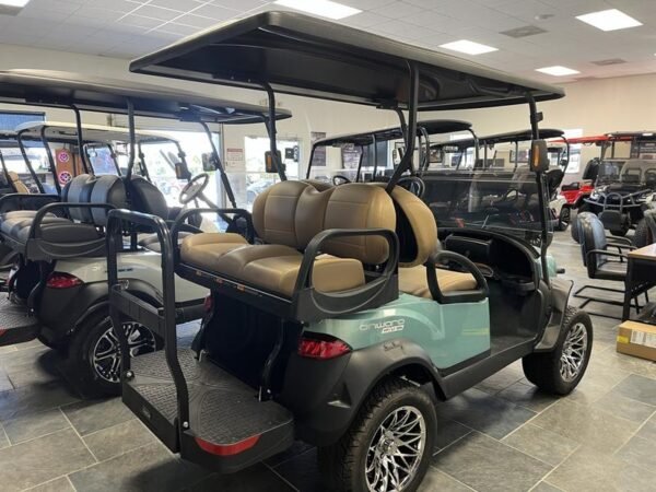 Rücksitzbank und Ladefläche eines 2025 Club Car Onward Lifted 4 Passenger HP Lithium in Charlotte, North Carolina