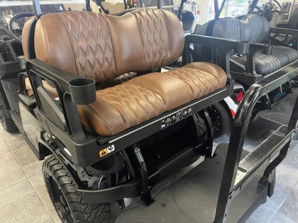 Batteria al litio ad alta efficienza del modello EZ-GO Express 4 ELiTE del 2025, Lifted Black, a Chicago, Illinois
