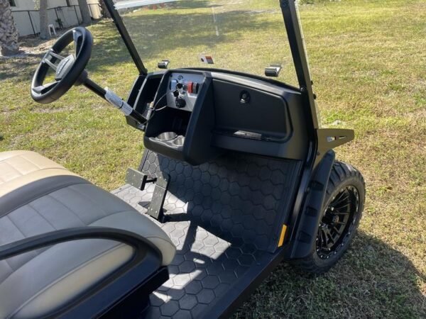 Heckladefläche des 2025 EZ-GO Liberty ELiTE Lithium Ocean Grey in Dallas, Texas