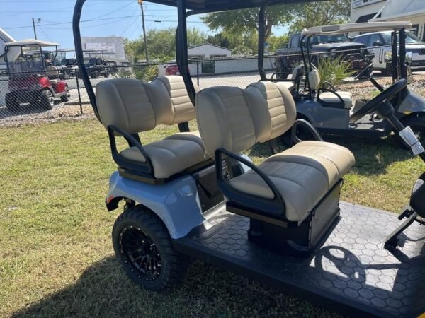 Innensitze des 2025 EZ-GO Liberty ELiTE Lithium Ocean Grey in Dallas, Texas