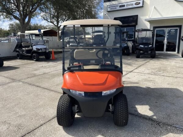 Perfil lateral do EZ-GO Valor EX1 Sport Solar Flare 2025 em Detroit, Michigan.