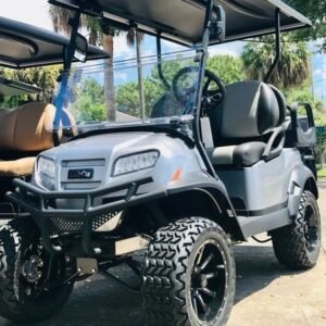 2026款Club Car Onward Lifted四座汽油高尔夫球车侧视图（金属漆面）