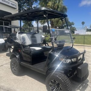 Zijprofiel van 2026 Star EV Capella 2+2 gehesen in Palm Beach, Florida.