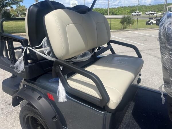تم رفع مقاعد سيارة Star EV J-Model 4+2 موديل 2026 في Grey Oaks Country Club.