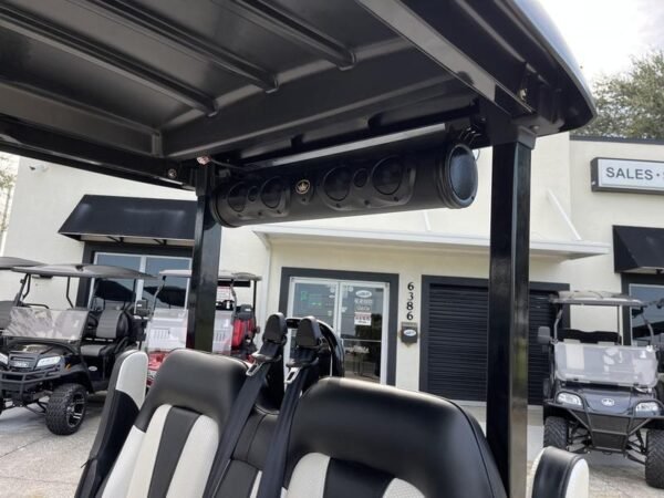 Evolution D5 Maverick 4 seats and roof-mounted sound bar