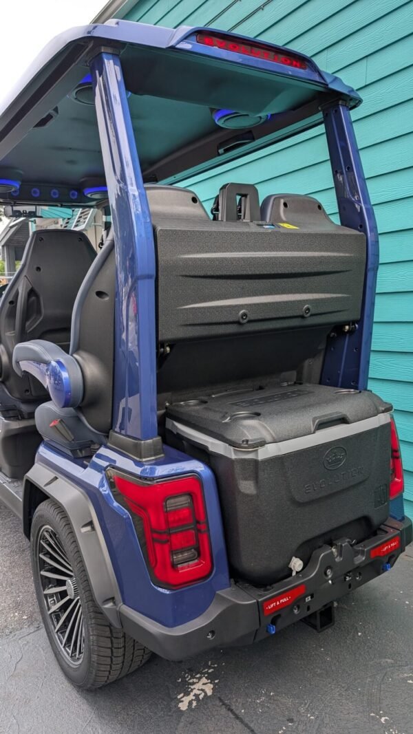 Rear tray and cooler on the Evolution D-Max GT4
